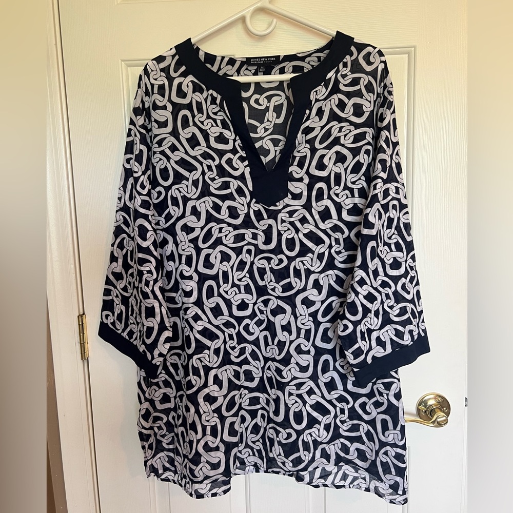 Jones New York Signature Woman Sheer Blue and White Top. 100% Cotton.